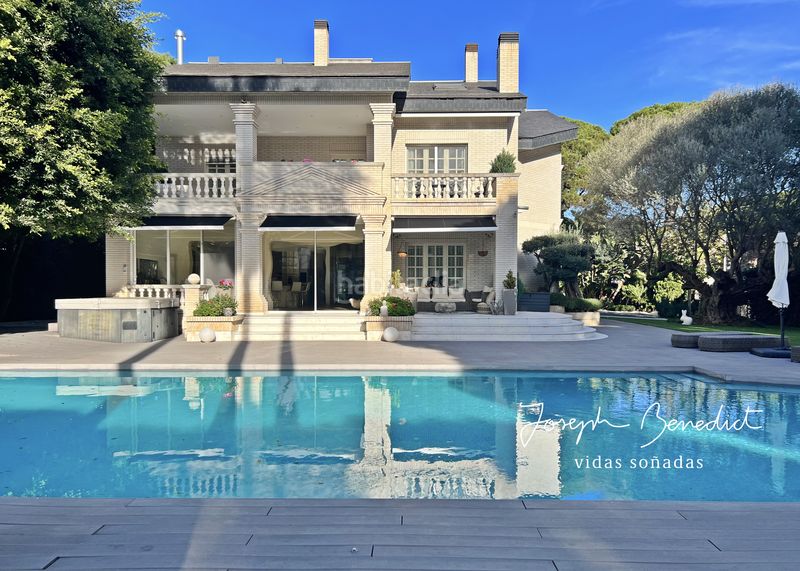 Foto 81af2a3b-12e1-4a2c-aa05-6e097393168d. Casa amb xemeneia calefacció aparcament piscina a Castelldefels