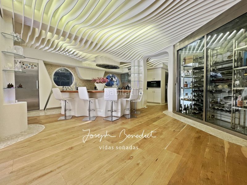 Foto a30c3988-ebce-4f51-a9f4-5e541de3ee3c. Casa amb xemeneia calefacció aparcament piscina a Castelldefels