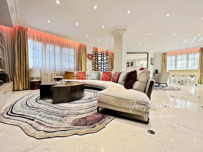 Foto a9c46f9d-ff9d-4043-a5b2-f03363908500. Casa amb xemeneia calefacció aparcament piscina a Castelldefels