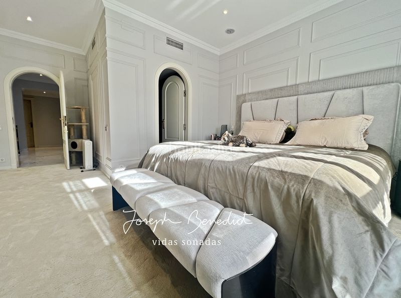 Foto b52dacbb-94ae-4a55-be55-cc78f32db35b. Casa amb xemeneia calefacció aparcament piscina a Castelldefels