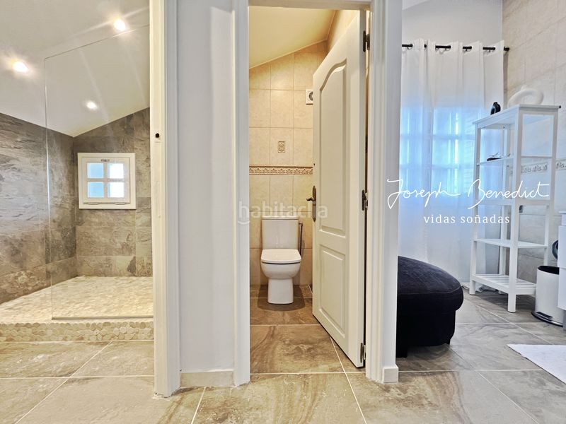 Foto c5bad29e-cde0-422a-9791-82a7a49844a3. Casa amb xemeneia calefacció aparcament piscina a Castelldefels