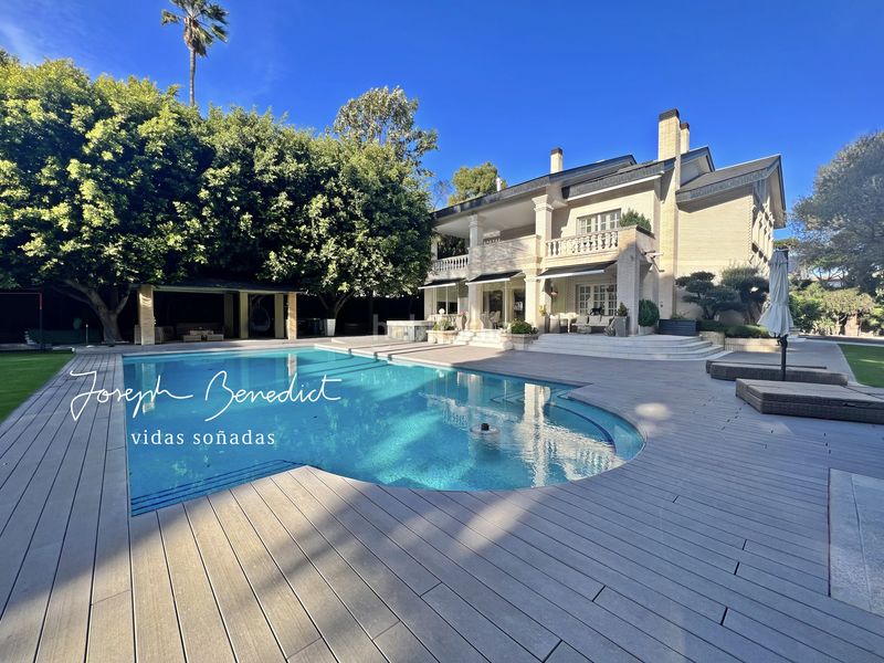 Foto d703907a-a19a-422a-b0b0-8548c556d810. Casa amb xemeneia calefacció aparcament piscina a Castelldefels