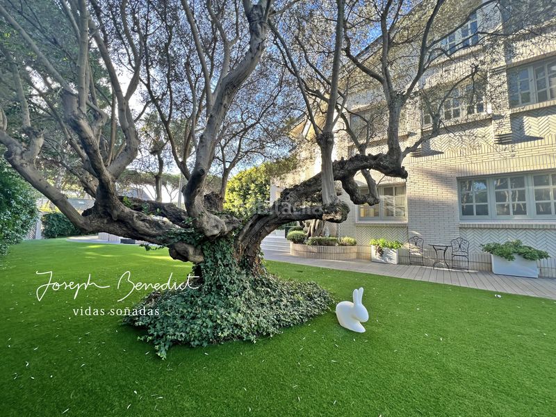 Foto e158ce96-2126-464a-92c9-eb943ee1dd65. Casa amb xemeneia calefacció aparcament piscina a Castelldefels