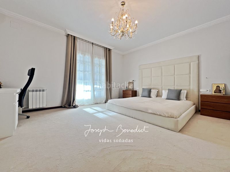 Foto ed72100e-d607-4d02-838b-932ec44ec166. Casa amb xemeneia calefacció aparcament piscina a Castelldefels