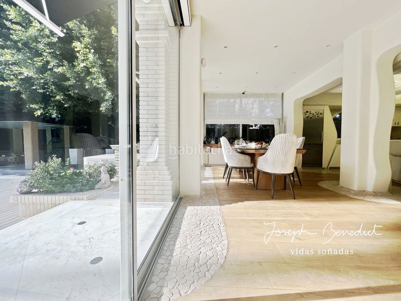 Foto ff198669-a2ff-4b47-859f-cc5bf6bc10e1. Casa amb xemeneia calefacció aparcament piscina a Castelldefels