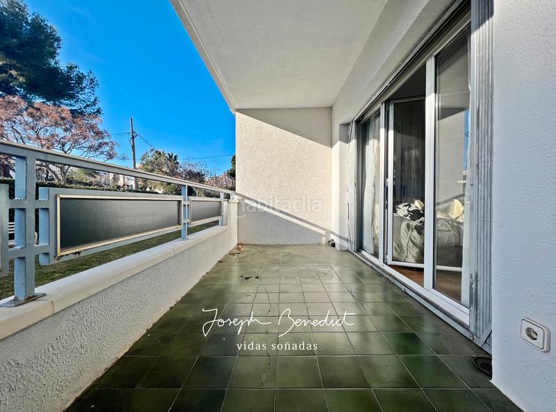 Foto 05bdf240-102c-417d-82a0-662073396010. Piso esencia de verano en Baixador Castelldefels