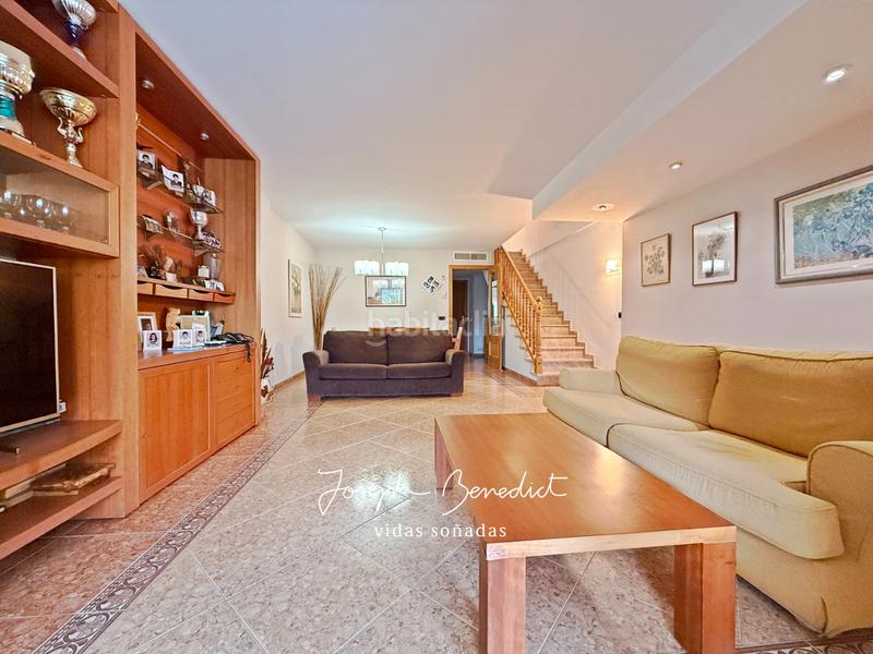 Foto 9215b49a-30ab-4ecb-a37c-2d4bea6c1365. Reihenhaus mit heizung parking pool in Can Bou Castelldefels