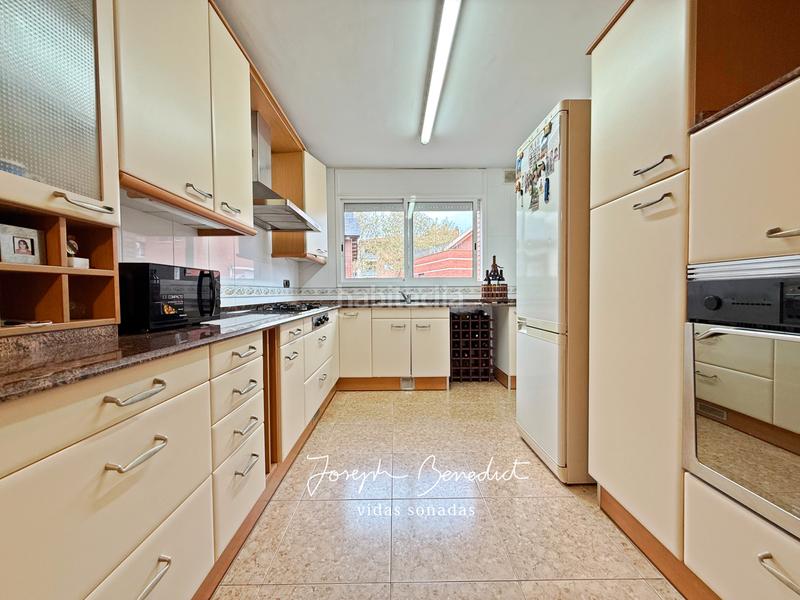 Foto e3e7d164-ecb2-49fb-95be-405cd318bd3a. Reihenhaus mit heizung parking pool in Can Bou Castelldefels