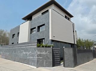 Maison à Montmar. Elegancia de rachelle