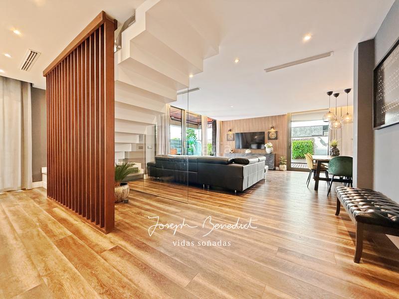 Foto f186100d-2e06-4c22-b9bf-d4fa086e6dca. Casa elegancia de rachelle en Montmar Castelldefels