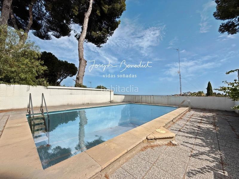 Foto 0b97efb3-bd8d-40a2-ab7e-89a7f4a02589. Maison avec chauffage parking piscine dans Montmar Castelldefels