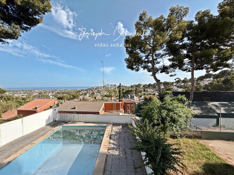Foto 1815514b-5181-40c7-850e-9c7f5b629fc3. Maison avec chauffage parking piscine dans Montmar Castelldefels