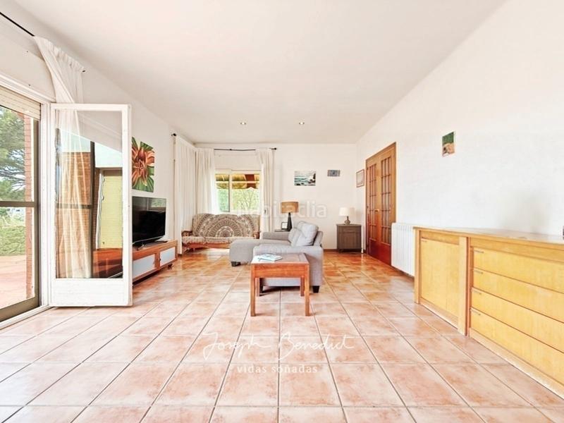 Foto a2a73c2d-892a-42f0-8516-17f7b1f1852a. Maison avec chauffage parking piscine dans Montmar Castelldefels