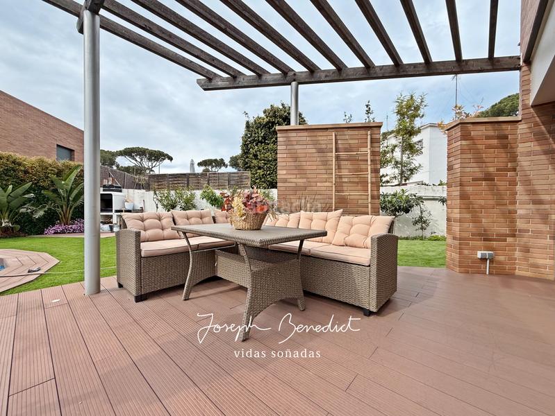 Foto 23a14767-9620-45f0-ae68-a8387fb97c7b. Casa con riscaldamento parcheggio piscina in La Pineda Castelldefels
