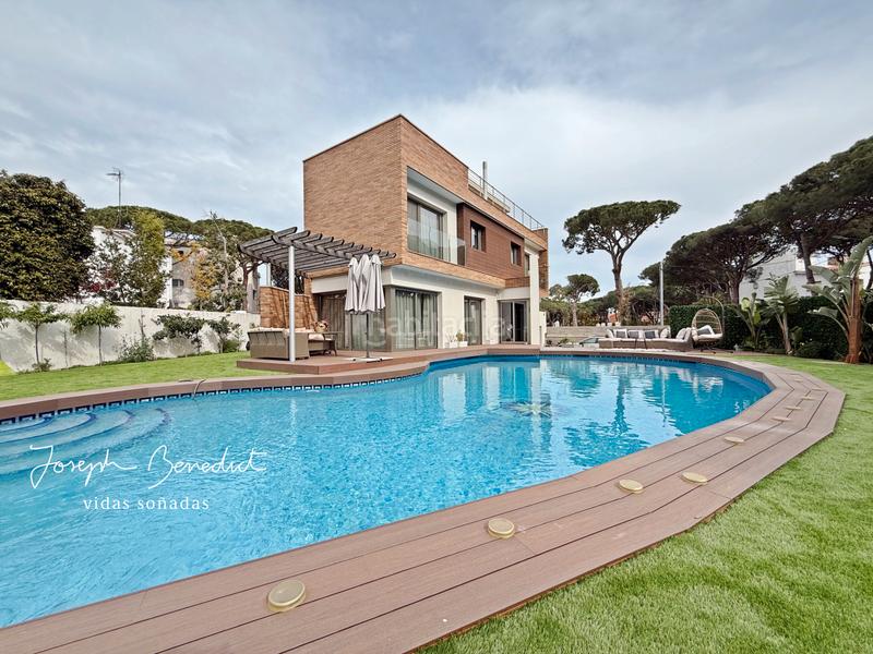 Foto 2a33a8a9-0824-4286-9a76-8ecb7a5a32de. Casa con riscaldamento parcheggio piscina in La Pineda Castelldefels