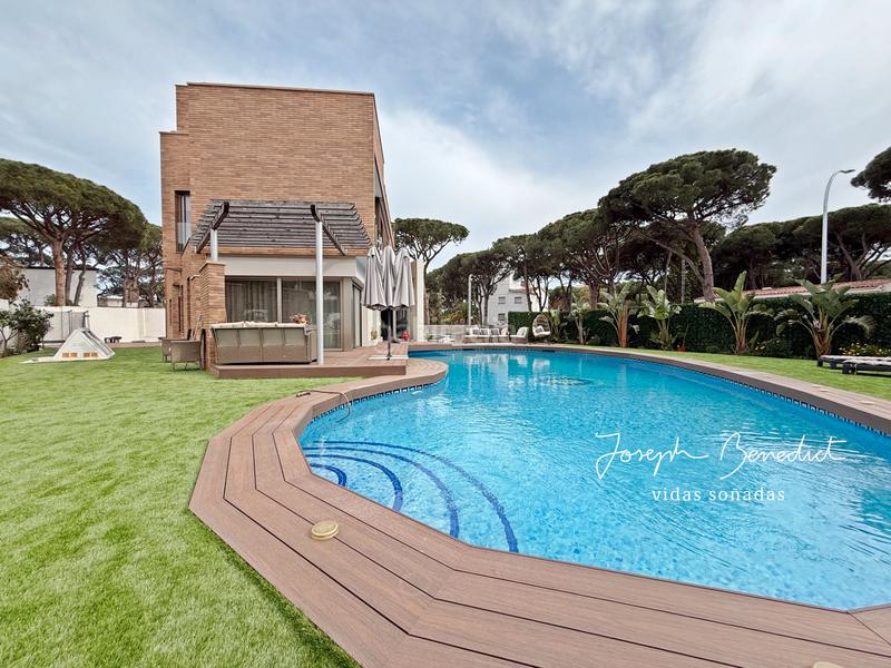 Foto 37318da9-5dc5-4b0d-bbe8-1c9b23430564. Casa con riscaldamento parcheggio piscina in La Pineda Castelldefels