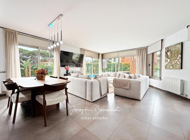 Foto 5152822b-7092-42cb-ae27-730d8a6a8d5e. Casa con riscaldamento parcheggio piscina in La Pineda Castelldefels