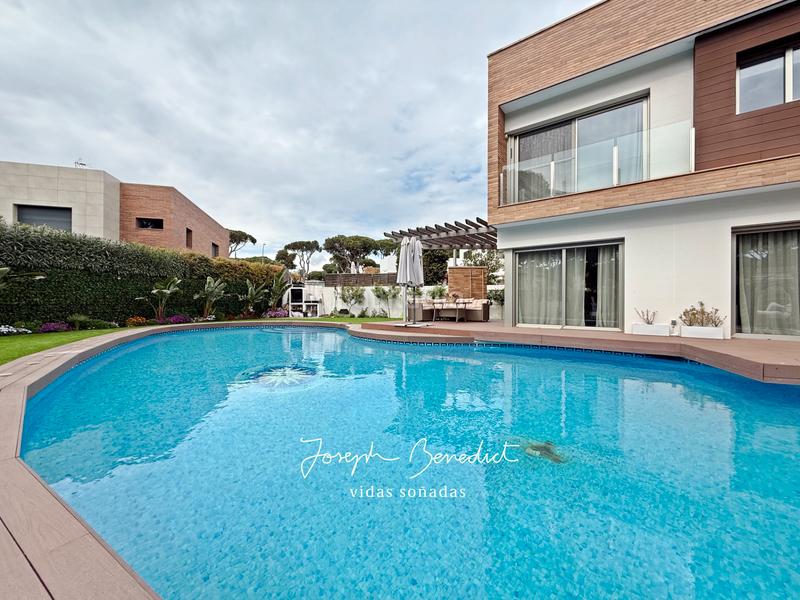 Foto b7e9c9c1-e06b-49dd-850c-19214fe42102. Casa con riscaldamento parcheggio piscina in La Pineda Castelldefels