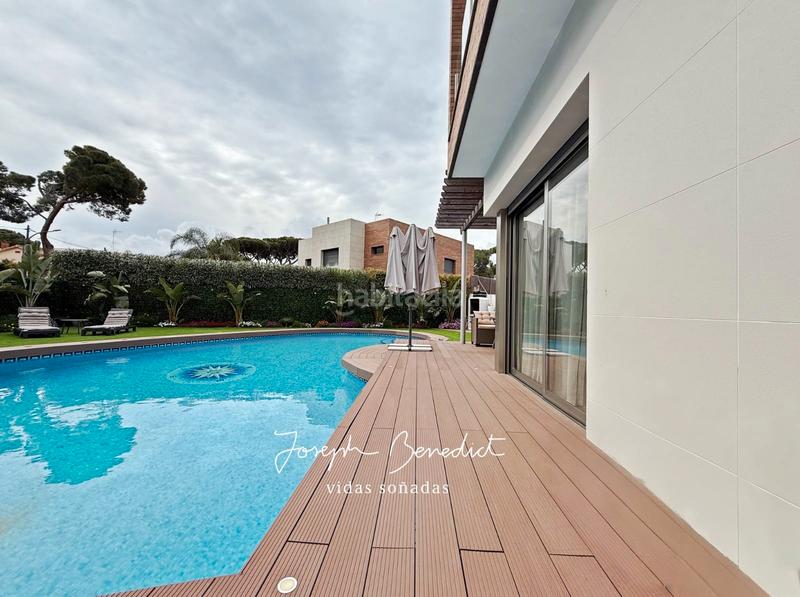 Foto d084a648-839b-4628-b22f-ffcfb192ef19. Casa con riscaldamento parcheggio piscina in La Pineda Castelldefels
