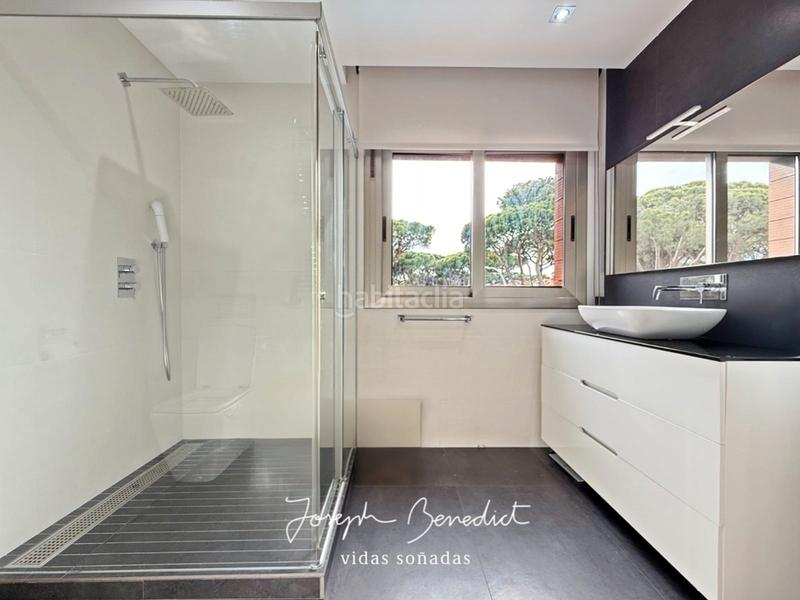Foto e778123d-53fe-4412-a578-1673a3d5770d. Casa con riscaldamento parcheggio piscina in La Pineda Castelldefels
