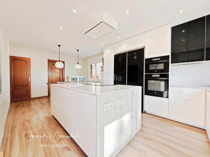 Foto 5768f940-6e2b-45b5-a1b0-14ec62b4e462. Maison avec chauffage parking piscine dans Can Roca Castelldefels