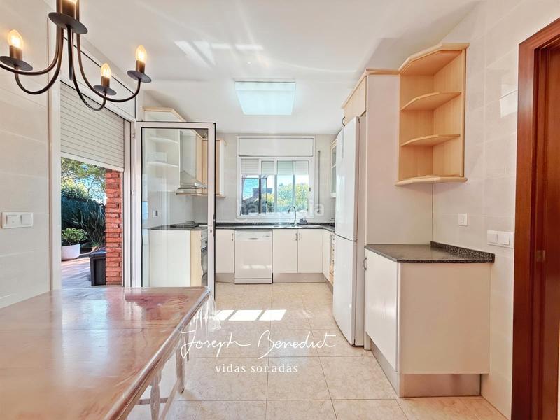 Foto df7fde32-3859-4e8e-b07f-8d1b65a2ed95. Maison avec chauffage parking piscine dans Can Roca Castelldefels