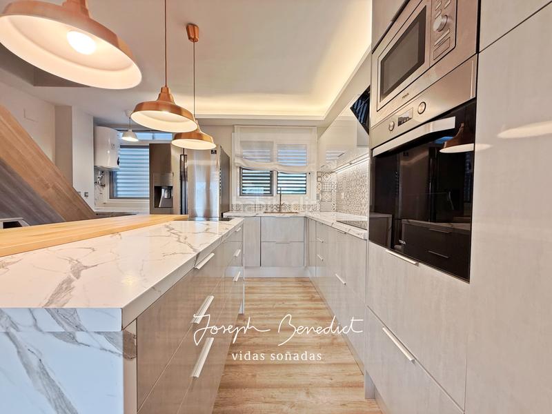 Foto 63a8176e-56a8-4df6-890b-fbd2cc72d6c8. Rent penthouse with heating parking pool in La Pineda Castelldefels