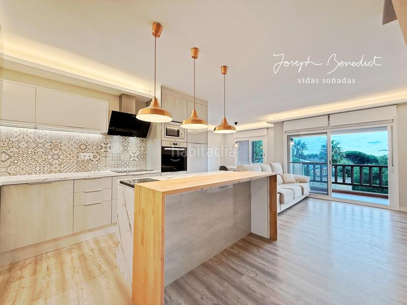 Foto f066135a-eda0-4be6-80e6-3f75f173f2ca. Rent penthouse with heating parking pool in La Pineda Castelldefels