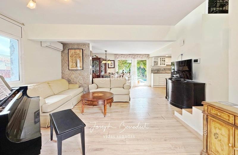 Foto 21c2b35f-0bc4-4e57-8073-e15bc750ef10. House with fireplace heating parking pool in Montmar Castelldefels