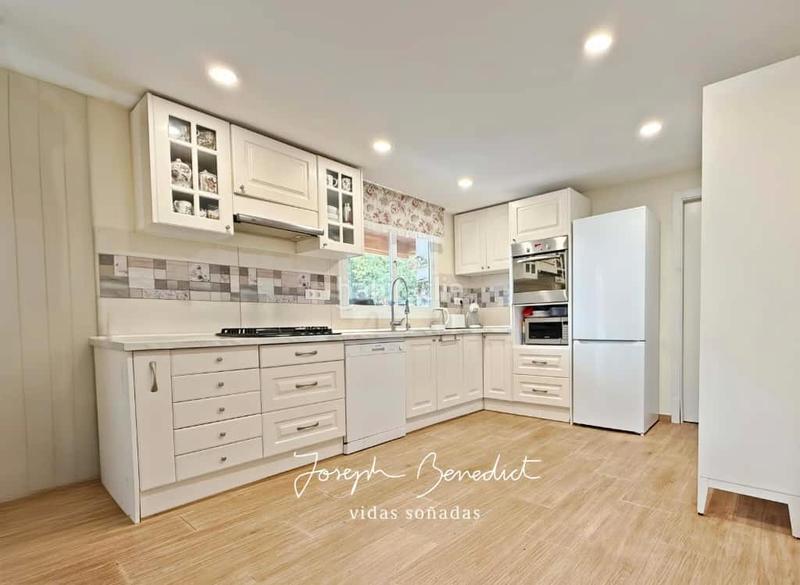 Foto c4f04a3a-e268-41eb-b7be-ba683c664079. House with fireplace heating parking pool in Montmar Castelldefels