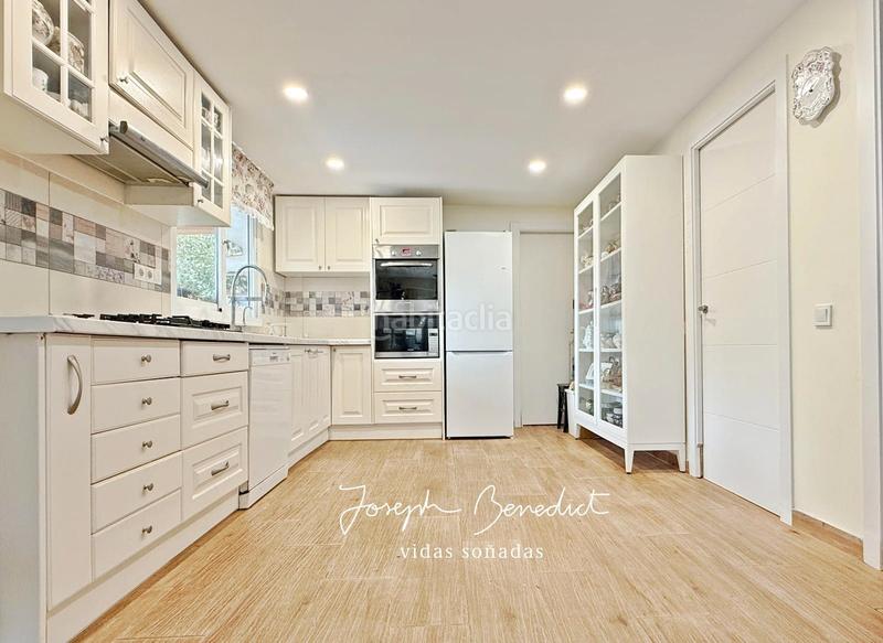 Foto cffd80ad-03ef-4fb5-9a18-fb30b15be4d2. House with fireplace heating parking pool in Montmar Castelldefels