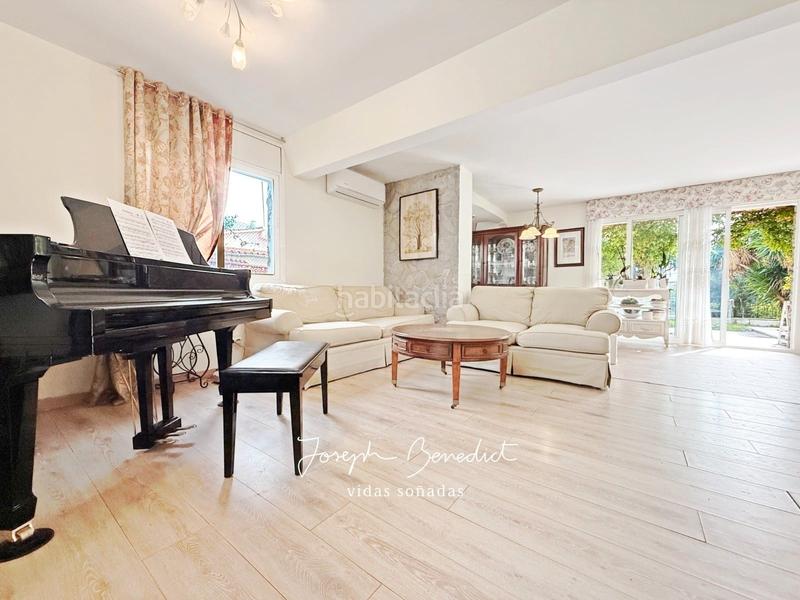 Foto f12bc620-6415-4077-b1f5-fb9d671f65a4. House with fireplace heating parking pool in Montmar Castelldefels