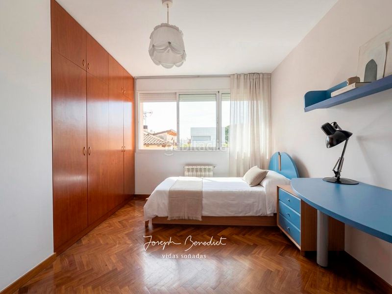 Foto a68f2465-82a7-4a76-8b62-4d8f38e0110c. Casa amb calefacció aparcament a Baixador Castelldefels