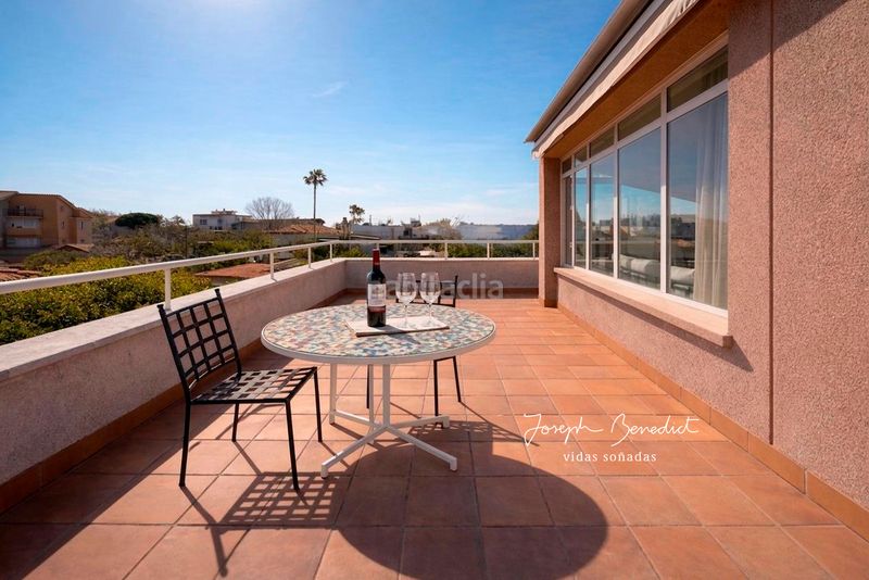 Foto f1588145-3b9a-47a3-8997-361b0d7f7fb6. Casa amb calefacció aparcament a Baixador Castelldefels