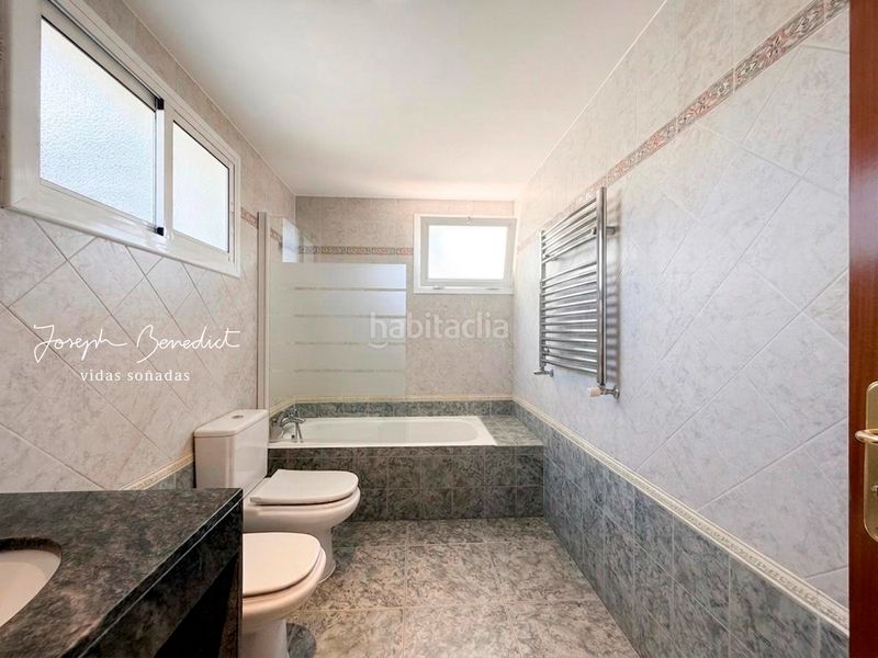 Foto f792ed8b-a152-436e-b9f2-a694dd897e4d. Casa amb calefacció aparcament a Baixador Castelldefels