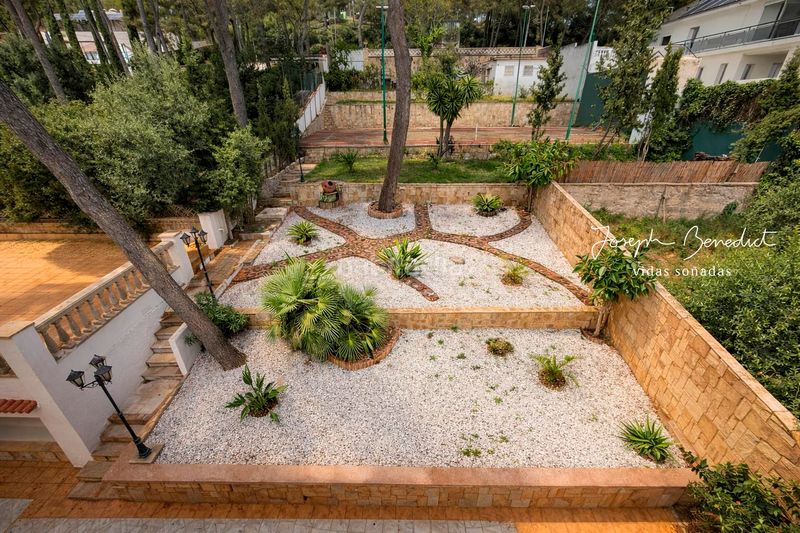 Foto 01f2b199-e982-4637-a465-3f24e67349e0. Casa amb xemeneia calefacció aparcament piscina a Castelldefels