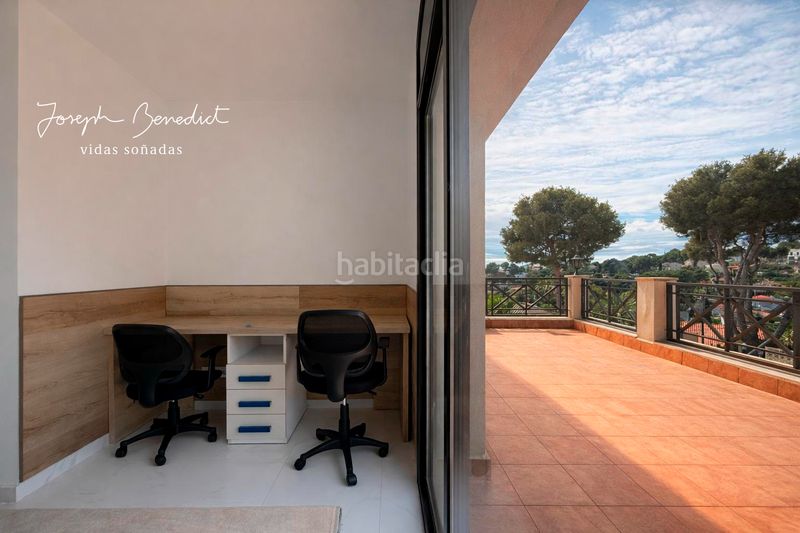 Foto 05f71fa9-fe32-4262-ac67-1880e17f9175. Casa amb xemeneia calefacció aparcament piscina a Castelldefels