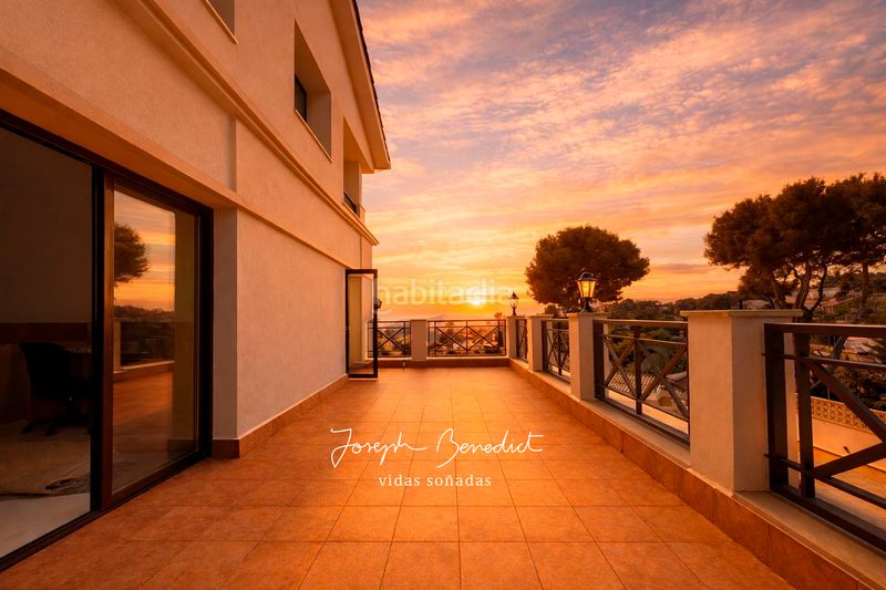 Foto 0a0241d2-76e3-431f-b98f-4e1048cde942. Casa amb xemeneia calefacció aparcament piscina a Castelldefels