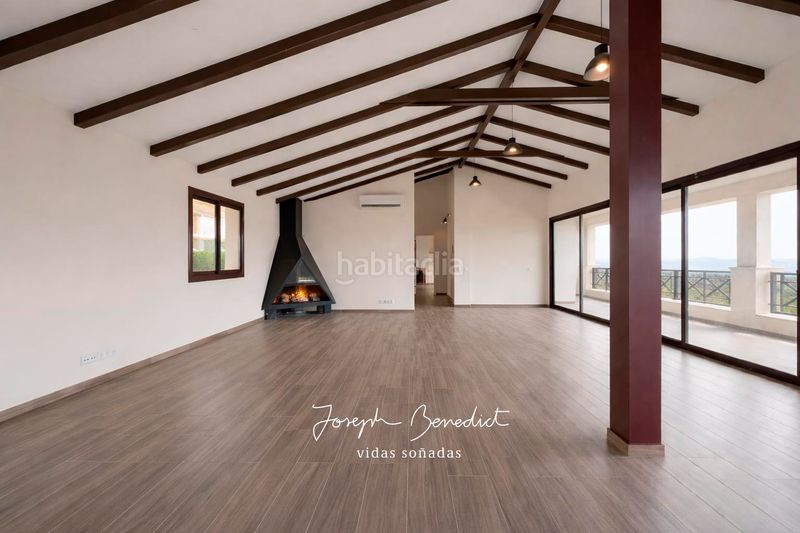 Foto 34ddbb29-474e-43ea-b96d-c62b71807a22. Casa amb xemeneia calefacció aparcament piscina a Castelldefels