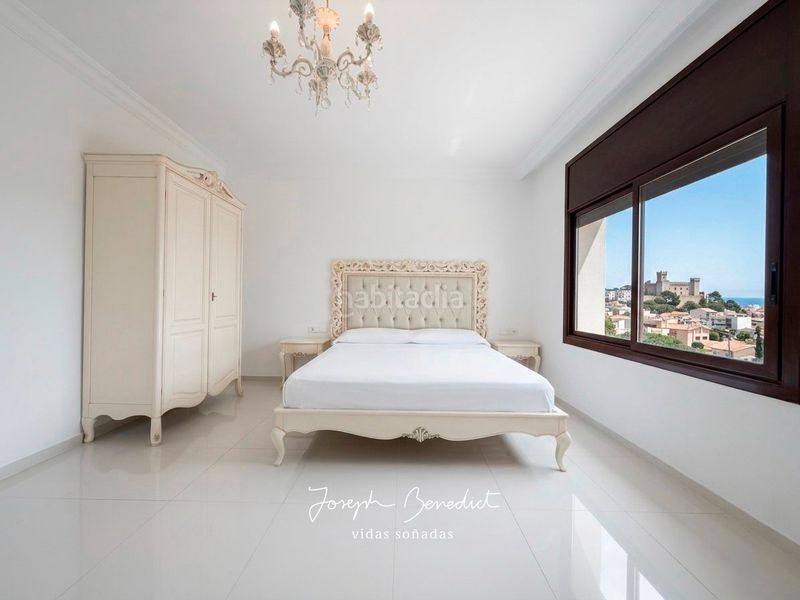 Foto 398f8502-9e08-48bf-933a-00c70a19d19c. Casa amb xemeneia calefacció aparcament piscina a Castelldefels