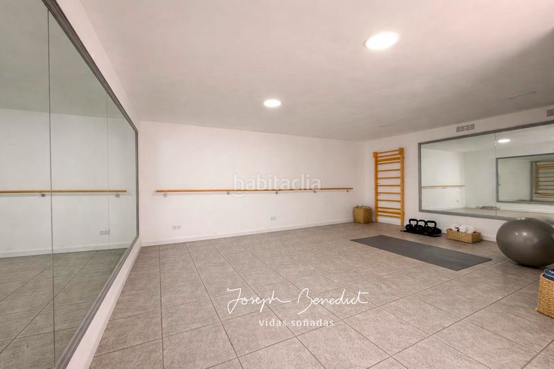 Foto 3f622315-d501-4730-854a-08e44db63cbc. Casa amb xemeneia calefacció aparcament piscina a Castelldefels