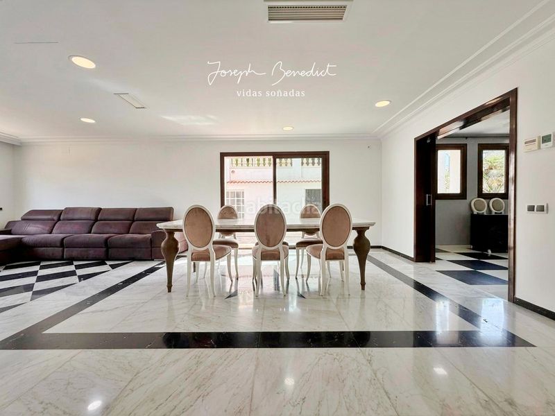 Foto 44dbff87-b616-40c9-b8d7-d79658362fa2. Casa amb xemeneia calefacció aparcament piscina a Castelldefels