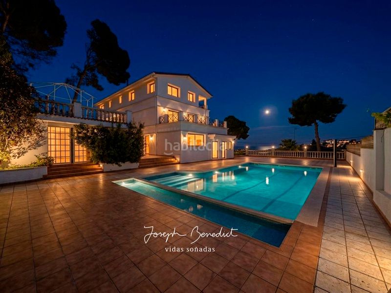 Foto 4c260052-92d9-44d7-97bd-f4af3898bf3a. Casa amb xemeneia calefacció aparcament piscina a Castelldefels