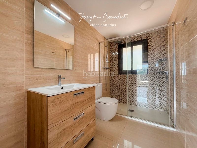 Foto 62ddd7eb-fa01-417a-9ed6-51ff9e3159a5. Casa amb xemeneia calefacció aparcament piscina a Castelldefels