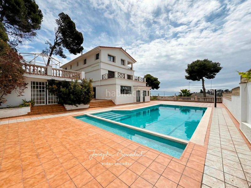 Foto 6507e962-79a3-4131-8d2f-947e0416a335. Casa amb xemeneia calefacció aparcament piscina a Castelldefels
