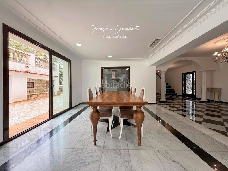 Foto 6860ed28-c300-4d52-9581-61284989d3ca. Casa amb xemeneia calefacció aparcament piscina a Castelldefels