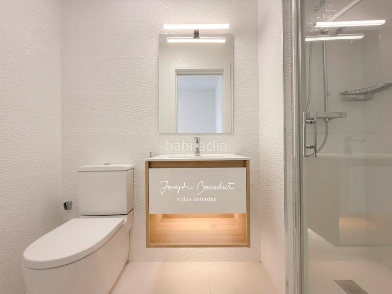 Foto 6c2839df-a6d1-46f7-8b0d-781a91255934. Casa amb xemeneia calefacció aparcament piscina a Castelldefels