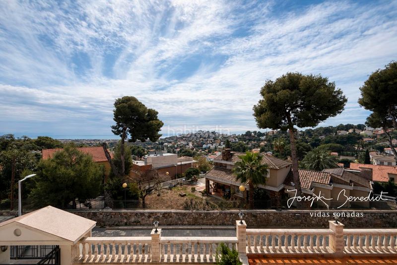 Foto 718fd142-f54c-4b36-9783-bf2b186d6cb3. Casa amb xemeneia calefacció aparcament piscina a Castelldefels