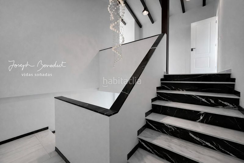 Foto 73d32e23-7f09-4940-a2dc-b30ac78fb817. Casa amb xemeneia calefacció aparcament piscina a Castelldefels