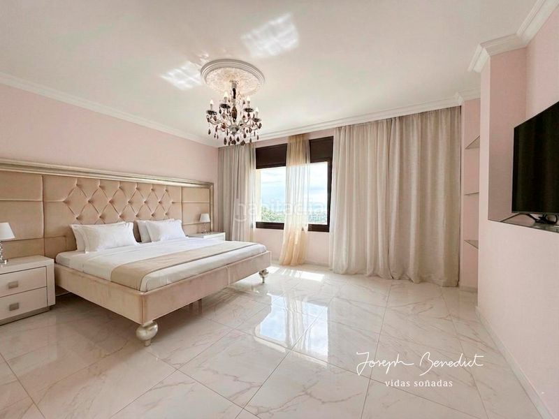 Foto 73fb7f08-fdfb-4b82-a5f0-8466f8b04693. Casa amb xemeneia calefacció aparcament piscina a Castelldefels